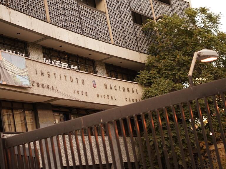 03 de marzo 2022/SANTIAGOEl Instituto Nacional retoma sus clases presenciales como uno de los colegios emblemáticos de la región metropolitana
FOTO: FRANCISCO CASTILLO /AGENCIAUNO