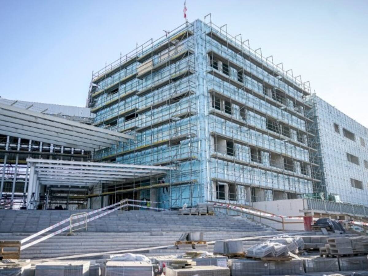Miles de millones por sistemas que no funcionan: el duro informe de Contraloría por fallas en nuevo edificio del SML