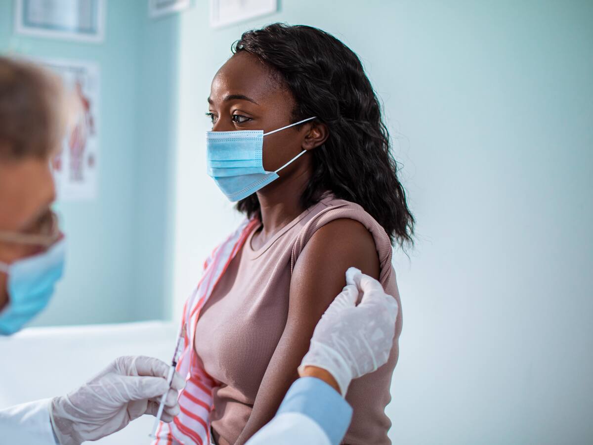 OMS llamó mantener las medidas sanitarias pese a haber recibido la vacuna contra el coronavirus