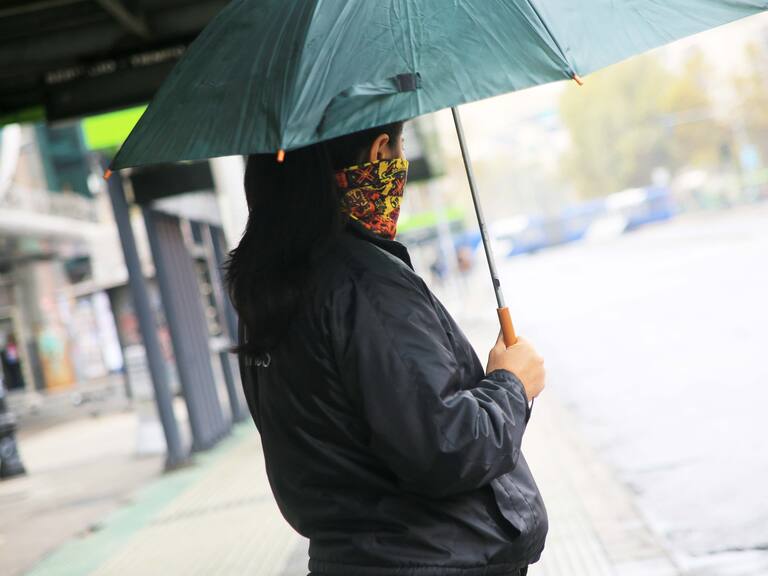 ¿A qué hora llueve en Santiago? Meteorólogo advierte: “La cantidad de agua es importante”