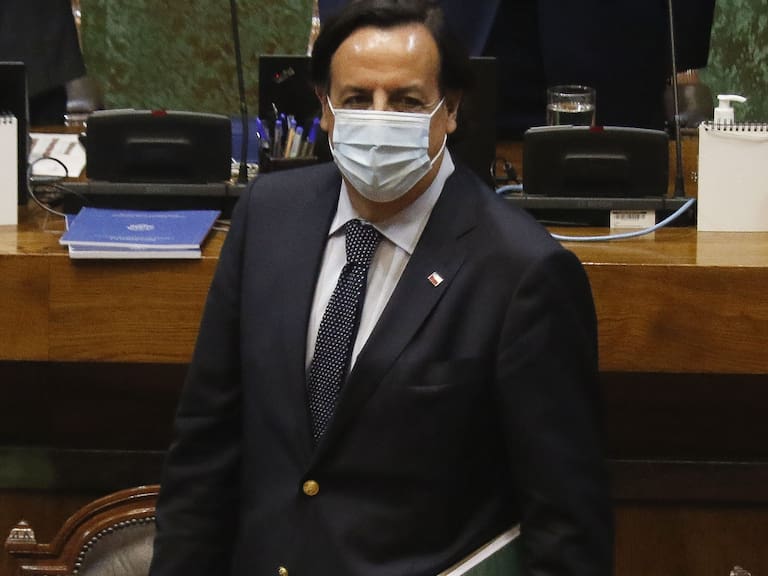 Víctor Pérez se defendió ante acusación constitucional