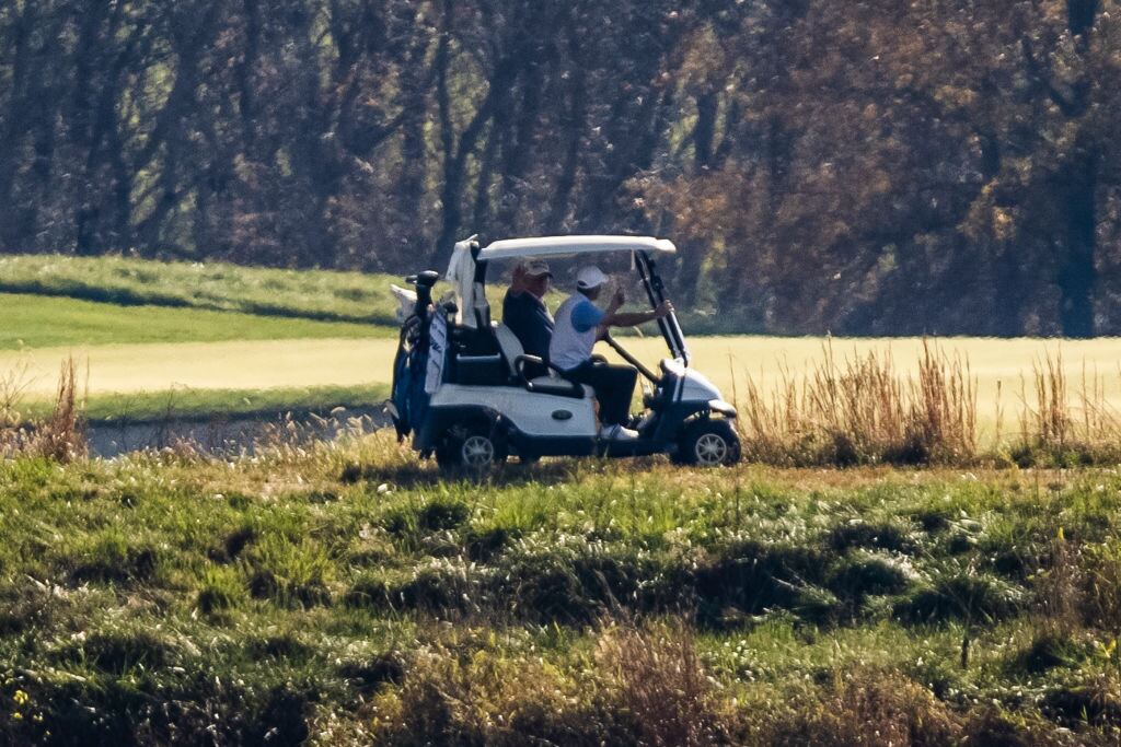 Trump juega al golf