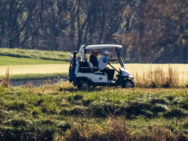 Trump juega al golf