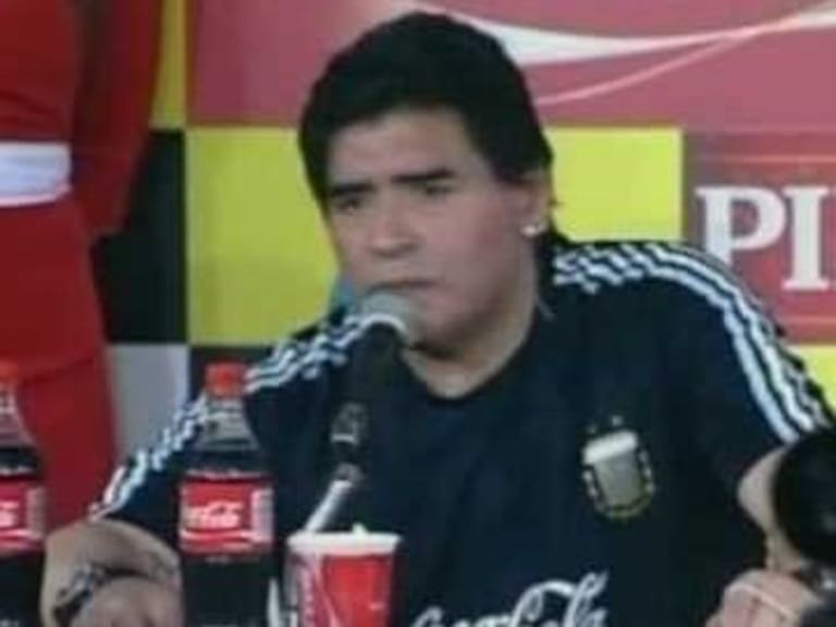 Una frase de Maradona y el fin del sufrimiento: los memes y comentarios que marcaron la permanencia de Colo-Colo en Primera