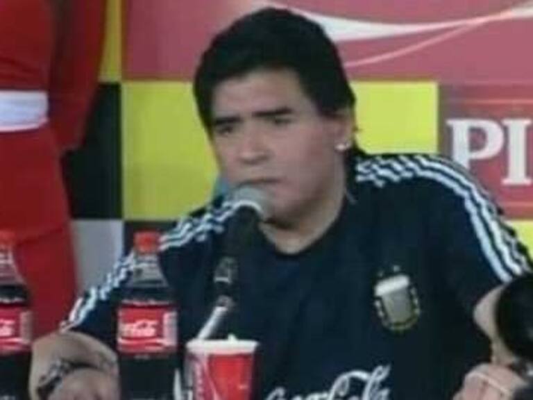 Una frase de Maradona y el fin del sufrimiento: los memes y comentarios que marcaron la permanencia de Colo-Colo en Primera