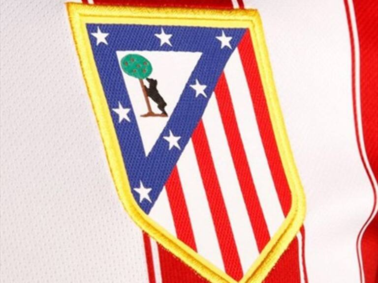 Atlético de Madrid modernizó su escudo con un pequeño gran cambio en el oso