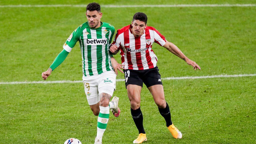 BILBAO, SPAIN - NOVEMBER 23: (L-R) Arnaldo Antonio Sanabria of Real Betis, Ander Capa of Athletic Bilbao during the La Liga Santander match between Athletic de Bilbao v Real Betis Sevilla at the Estadio San Mames on November 23, 2020 in Bilbao Spain (Photo by David S. Bustamante/Soccrates/Getty Images)