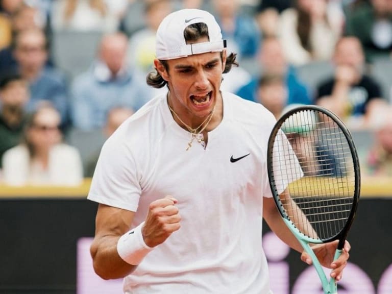 Lorenzo Musetti da la sorpresa y se impone sobre Carlos Alcaraz en la final del ATP 500 de Hamburgo