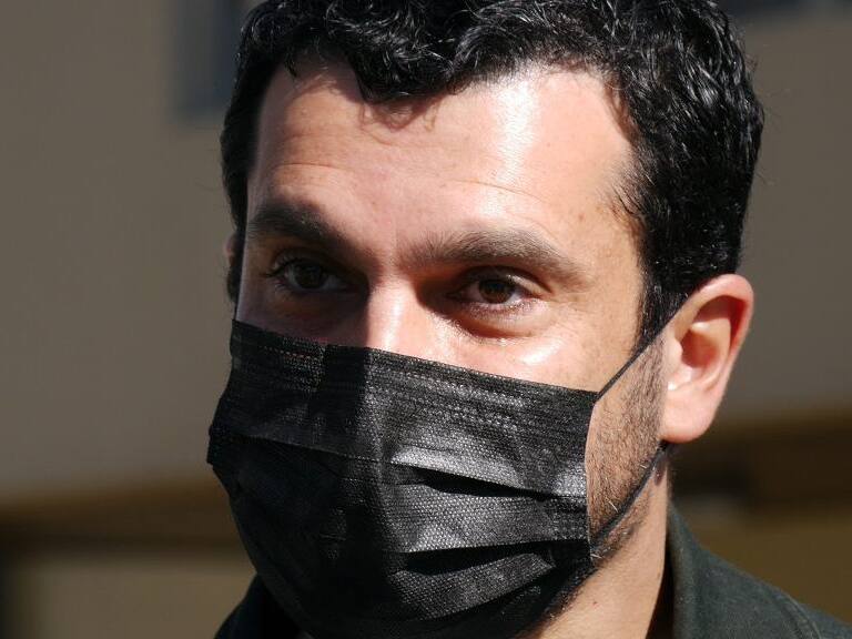 18 DE JULIO DE 2021/VIÑA DEL MAREl vicepresidente de la Convención Constituyente, Jaime Bassa, vota en el Saint Peter’s School de Viña del Mar, durante las Elecciones Primarias Presidenciales 2021.
FOTO: SANTIAGO MORALES/AGENCIAUNO