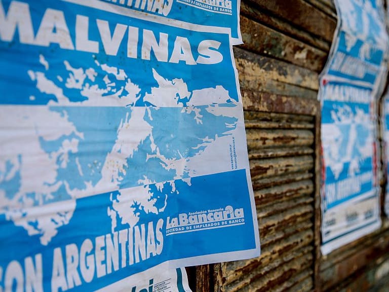 Argentina pidió a próximo gobierno de Uruguay que impida a aviones británicos aterrizar en su territorio de camino a las Malvinas