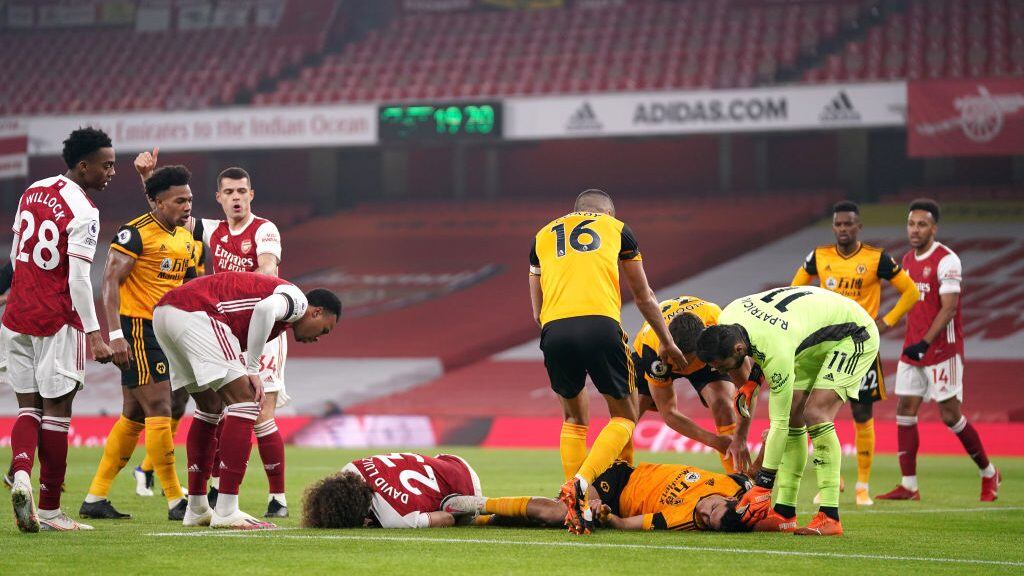 Players reacts after Arsenal's David Luiz (left, floor) clashes heads with Wolverhampton Wanderers' Raul Jimenez (right, floor) during the Premier League match at the Emirates Stadium, London. (Photo by John Walton/PA Images via Getty Images)