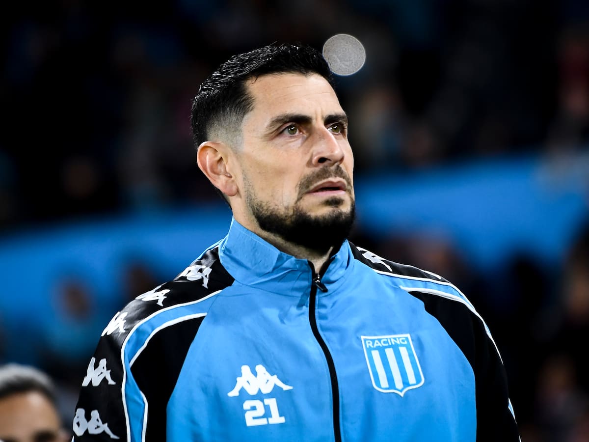 Gabriel Arias desata conflicto interno en Racing: chileno criticó a su equipo y un compañero le respondió en redes sociales