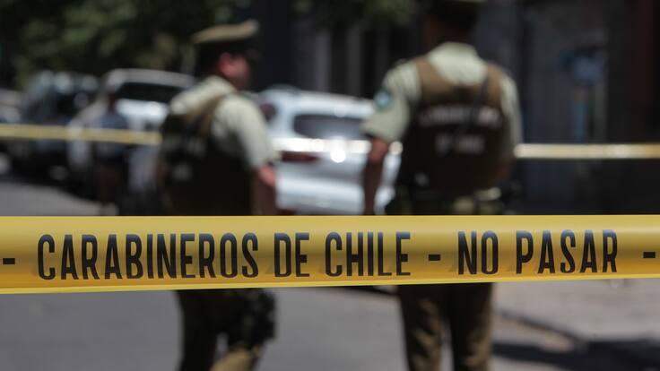 Violento turbazo en Santiago Centro: delincuentes intimidan a familia con menor de edad y adulta mayor