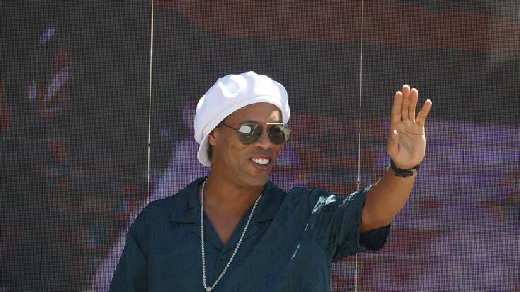 Ronaldinho anunció su debut musical con colaboraciones internacionales