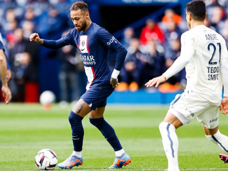Neymar recibe millonaria multa por construcción irregular de su mansión en Río de Janeiro