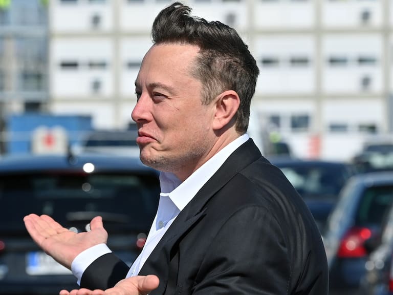 Elon Musk dijo que «probablemente» tiene Covid-19 y lo comparó con «una especie de estreñimiento»