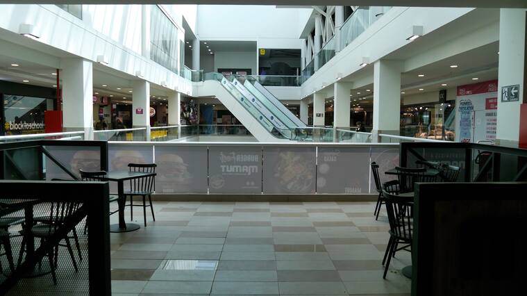 17 DE MARZO DE 2020/VALPARAISOMall Paseo Ross se encuentra con poca gente en el contexto de Fase 4 en que el pas se mantiene con cerca de 200 contagiados confirmados de Covid-19
FOTO: SANTIAGO MORALES/AGENCIAUNO