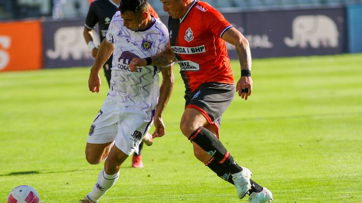 Joaquín Larrivey hace explotar el Ester Roa y con dos goles lo da vuelta ante Deportes Antofagasta por la Liguilla de la B