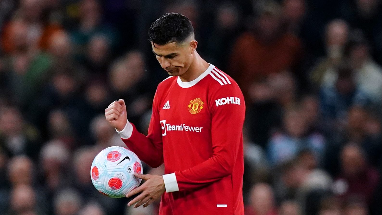Manchester United se aleja de la Champions League