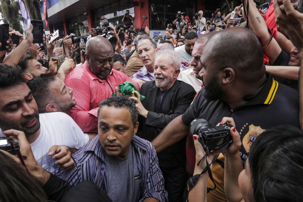 Luiz Inácio Da Silva recibe el cariño de sus seguidores en Sao Bernardo