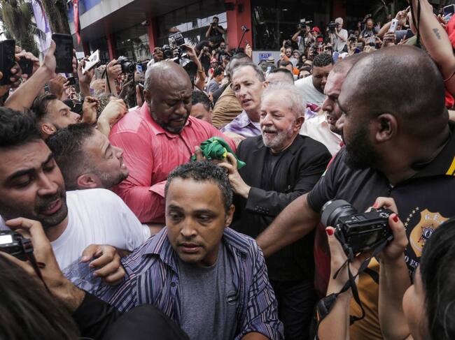 Luiz Inácio Da Silva recibe el cariño de sus seguidores en Sao Bernardo