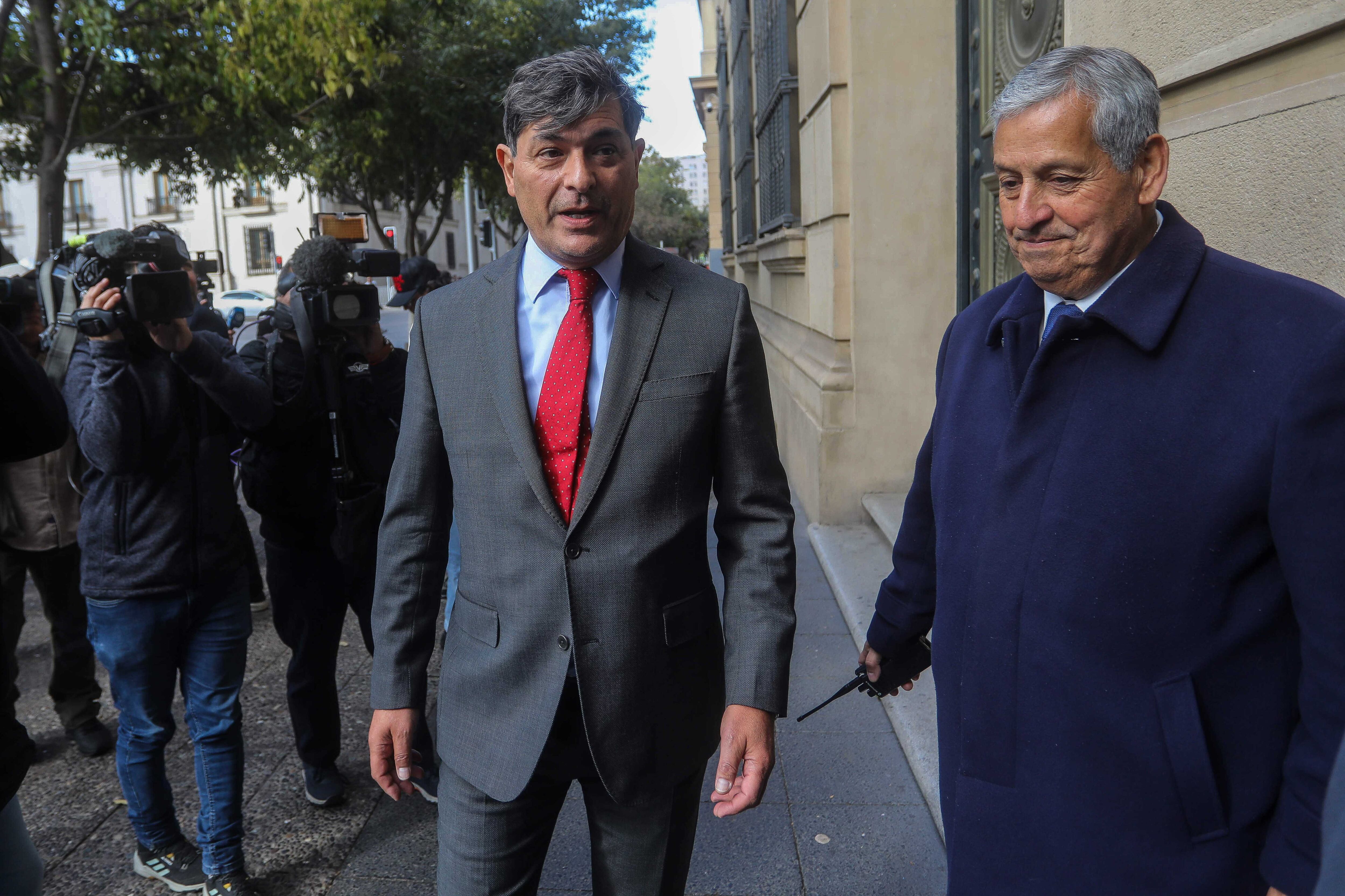 6 de mayo de 2026 / SANTIAGO
El ex candidato Presidencial, Franco Parisi, llega hasta el ministerio de Hacienda, para reunirse con el Ministro Quiroz.
FOTO: SEBASTIAN BELTRAN GAETE / AGENCIAUNO
