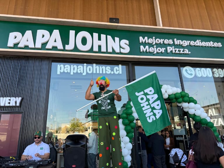 Papa Johns continúa su expansión por Chile: inauguró su tienda número 172 en Puente Alto