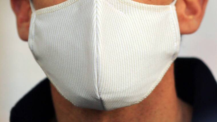 28 de Marzo 2020/ SANTIAGO
El alcalde de Santiago, Felipe Alessandri con mascarilla, tras reunin de autoridades en la municipalidad de independencia, entregan balance de la jornada de cuarentena ayer en 7 comunas de la Regin Metropolitana, donde adems, anuncian que realizaran fiscalizacin en feria libre de la comuna.
FOTO: Jose Francisco Zuiga /AGENCIAUNO