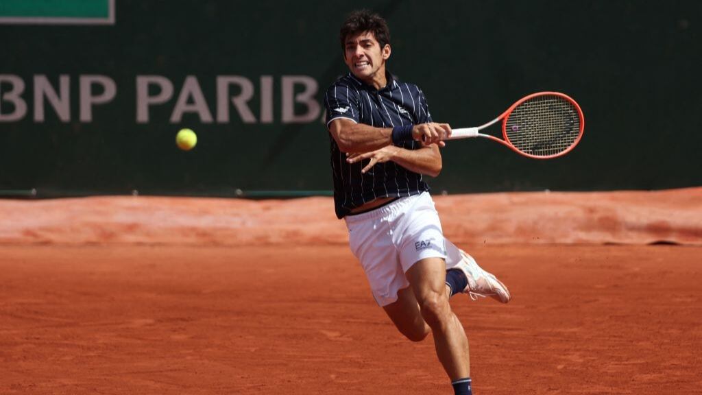 Cristian Garin da batalla pero cae ante Andrey Rublev y es eliminado de Roland Garros