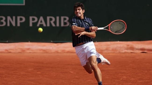 Cristian Garin da batalla pero cae ante Andrey Rublev y es eliminado de Roland Garros