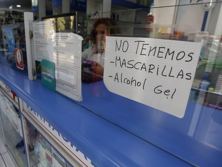 Diputados piden que se investigue eventual colusión tras alza de precios a mascarillas y alcohol gel