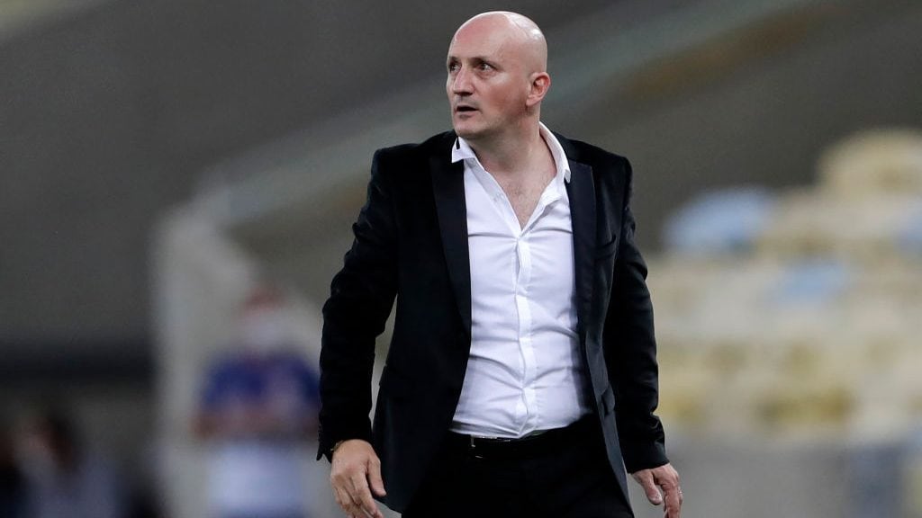 RIO DE JANEIRO, BRAZIL - MAY 19: Pablo Repetto head coach of LDU Quito reacts during a match between Flamengo and LDU as part of Group G of Copa CONMEBOL Libertadores 2021 at Maracana Stadium on May 19, 2021 in Rio de Janeiro, Brazil. (Photo by Silvia Izquierdo-Pool/Getty Images)