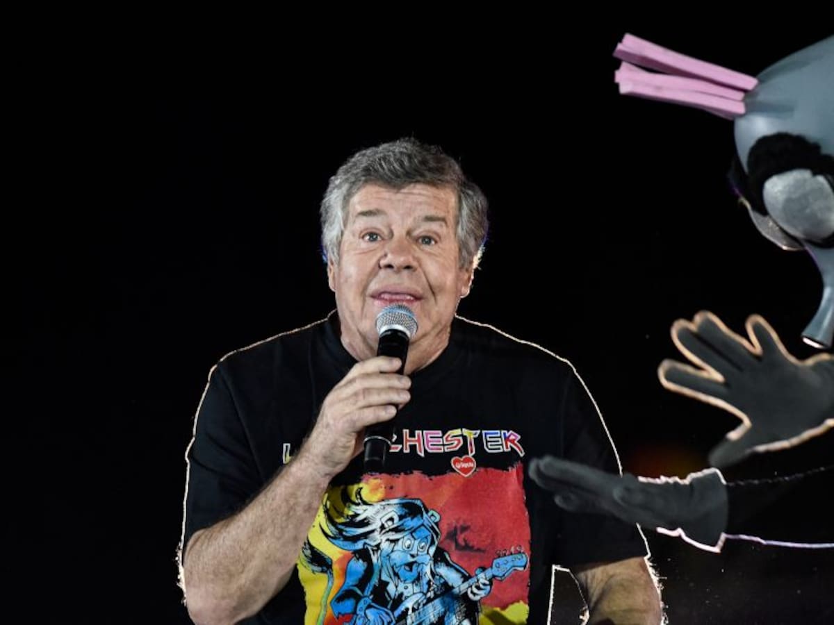 Tío Marcelo protagoniza chascarro durante presentación de Cachureos en Valparaíso: caída fue grabada por los asistentes