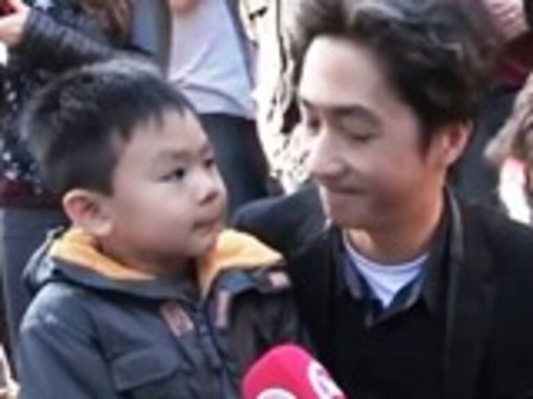 Mira esta emotiva conversación entre un niño francés y su padre tras los ataques