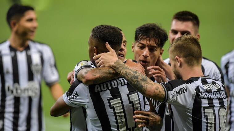 BELO HORIZONTE, BRAZIL - SEPTEMBER 26: Players of Atletico MG celebrate a scored goal against Gremio during a match between Atletico MG and Gremio as part of Brasileirao Series A 2020 at Mineirao Stadium on September 26, 2020 in Belo Horizonte, Brazil. The match is played behind closed doors and with precautionary measures against the spread of coronavirus (COVID-19). (Photo by Pedro Vilela/Getty Images)