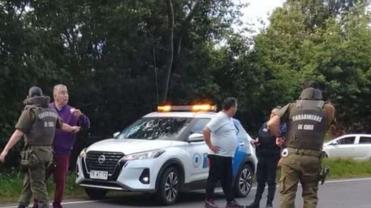 Intentó adelantar un cortejo fúnebre y terminó agredido: concejal republicano atropelló a una persona en Padre Las Casas