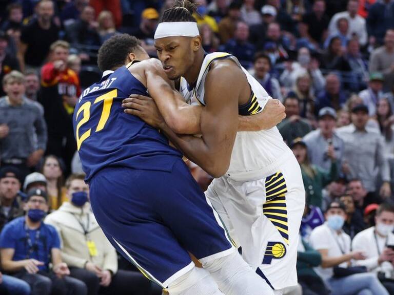 NBA: La pelea entre Rudy Gobert y Myles Turner que se robó la atención en el partido de los Jazz vs Pacers