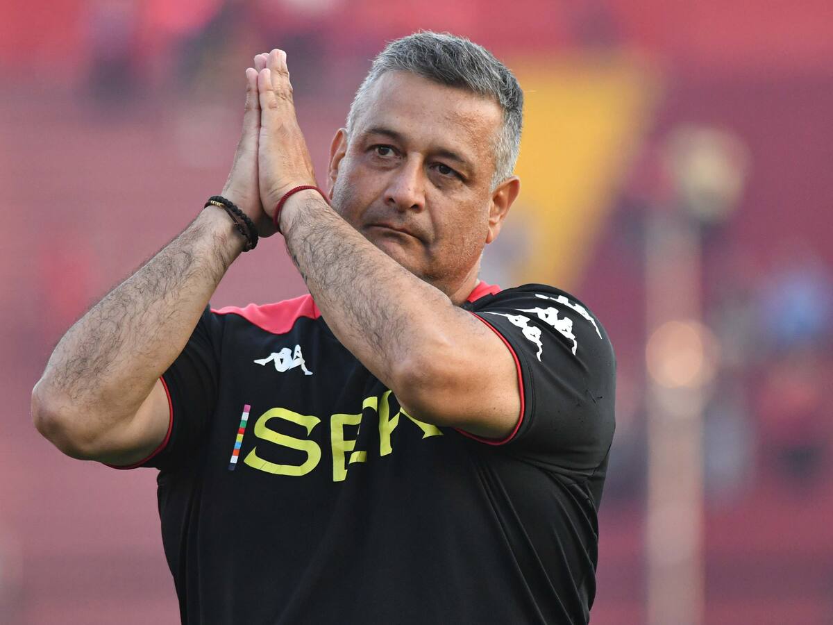 Ronald Fuentes no seguirá como director técnico de Unión Española