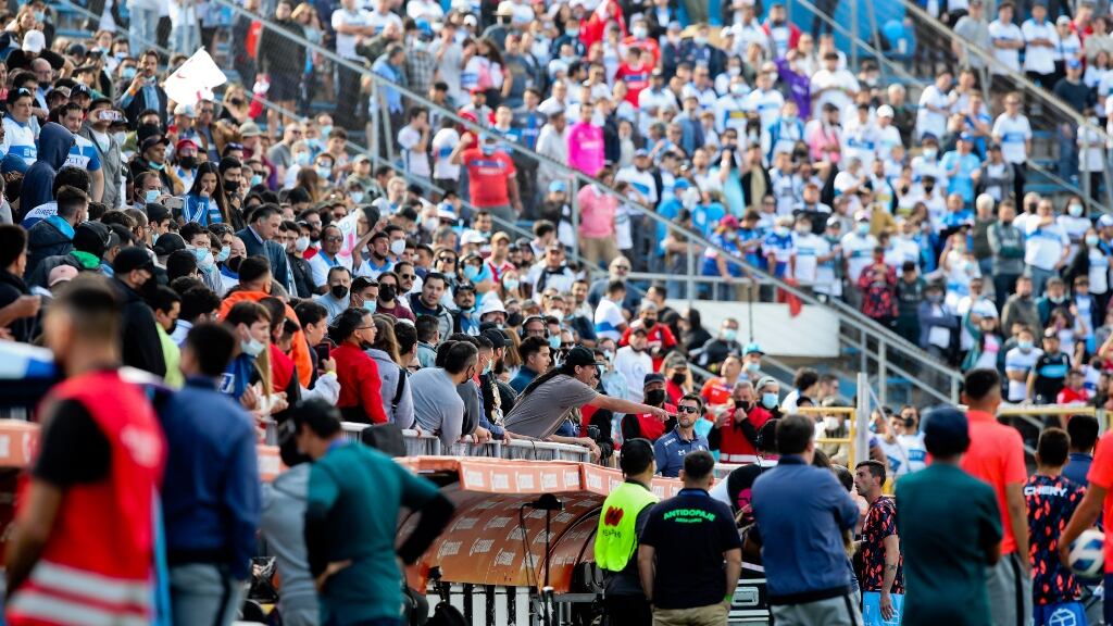 Colo Colo arriesga un castigo de hasta 10 puntos si se comprueba la entrega de entradas a sus hinchas para el duelo ante la UC