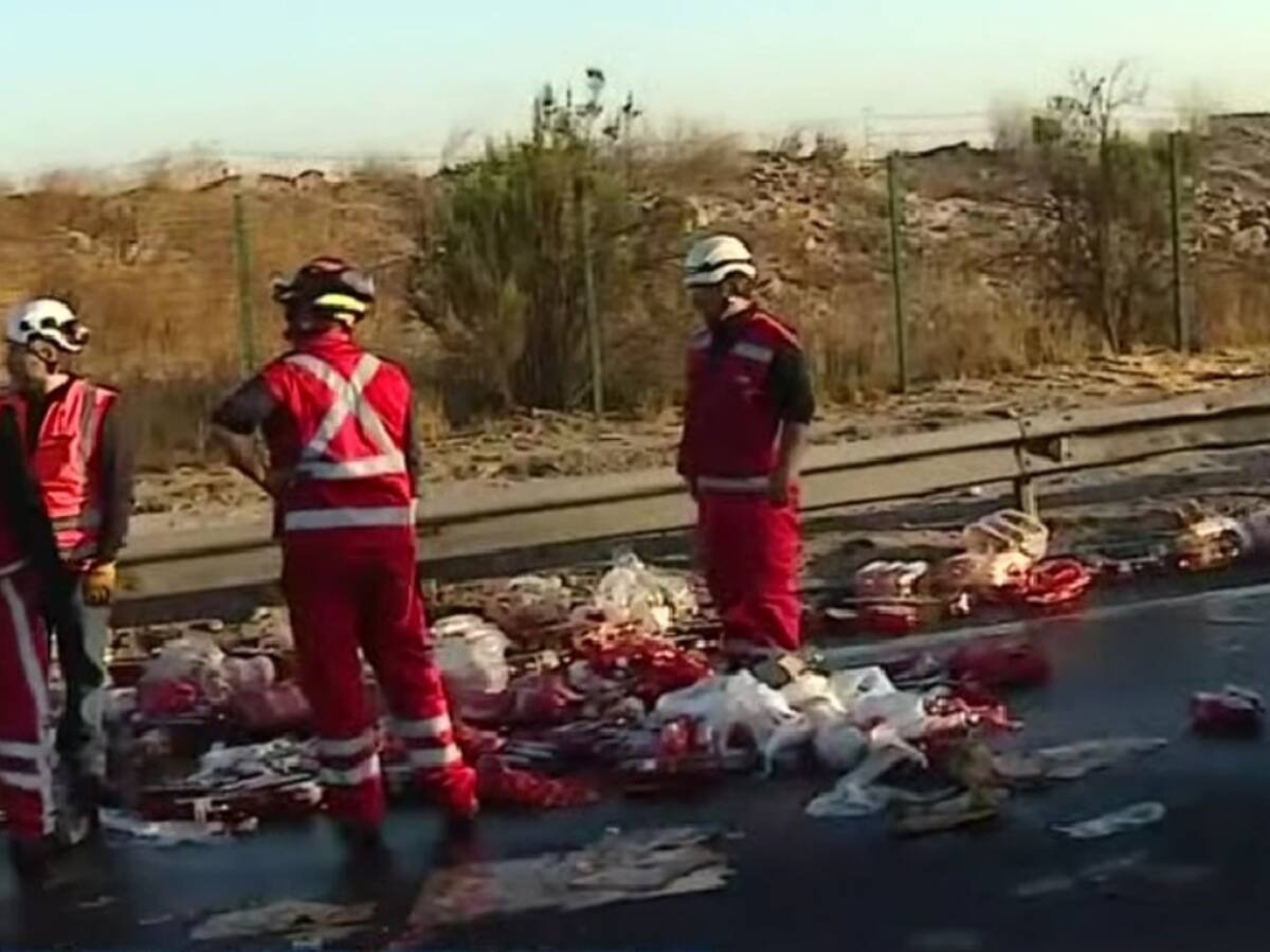 Camión de líquidos sufre desprendimiento de carga en Ruta 68: conductor manejaba sin licencia