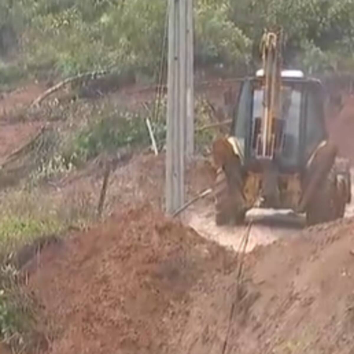 Deslizamiento de tierra deja cerca de 50 familias aisladas y sin luz en sector Puquereo de Villarrica