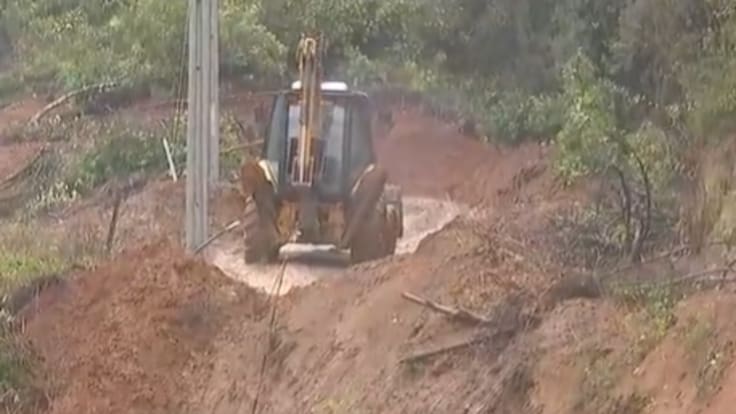 Deslizamiento de tierra deja cerca de 50 familias aisladas y sin luz en sector Puquereo de Villarrica
