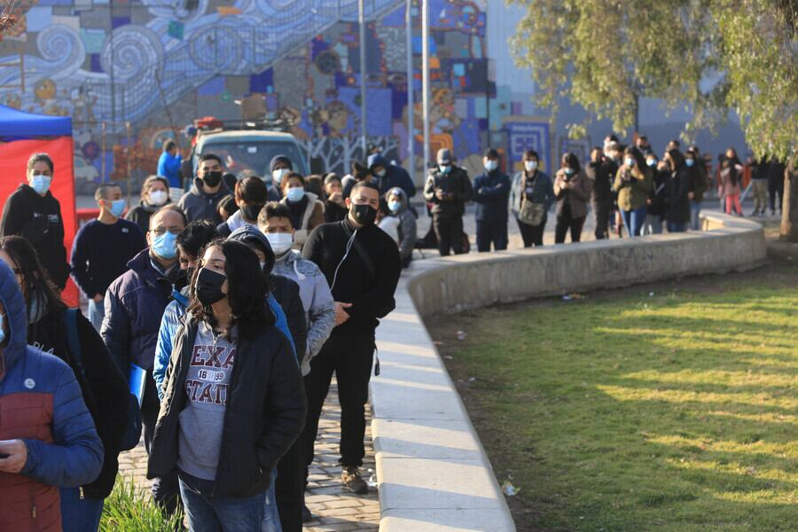 Fila por la vacuna por el Covid-19