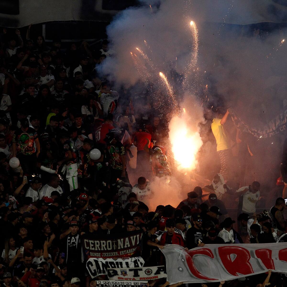 Bengalas, petardos y “tortas” artesanales: los detalles del arsenal pirotécnico hallado en el Estadio Monumental
