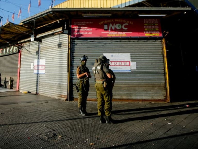 Clausuran 790 locales en galpón de barrio Franklin por infracciones de urbanismo y construcción