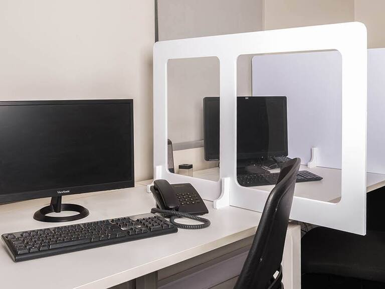 Emprendedor crea separadores modulares para el retorno a las oficinas: «Este tema lo tenemos que combatir entre todos, y si es a un precio más bajo, mejor»