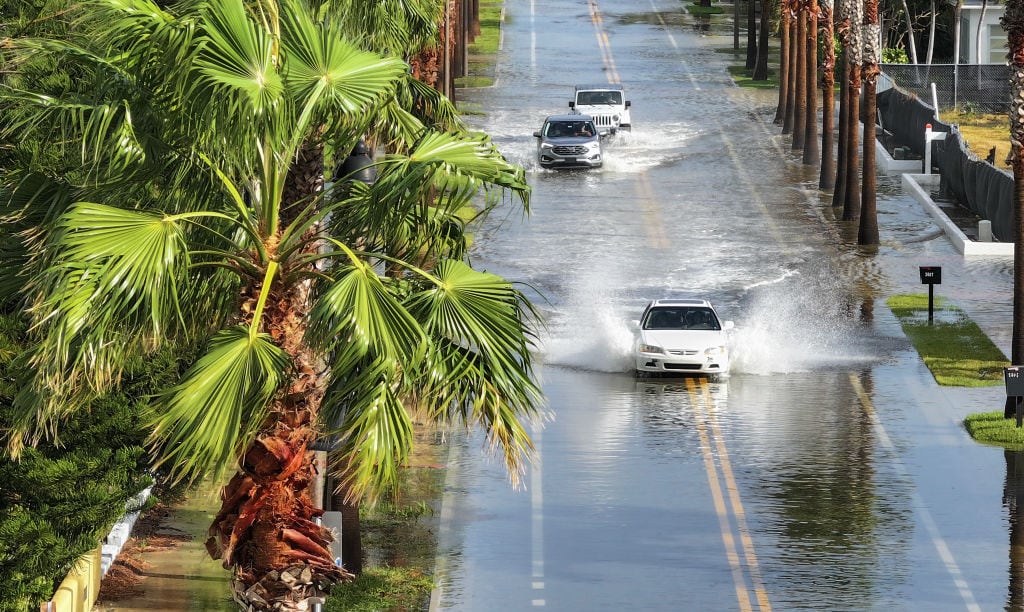 El huracán Helene provoca que las calles se inunden en la ciudad de Saint Pete Beach del estado de Florida en Estados Unidos