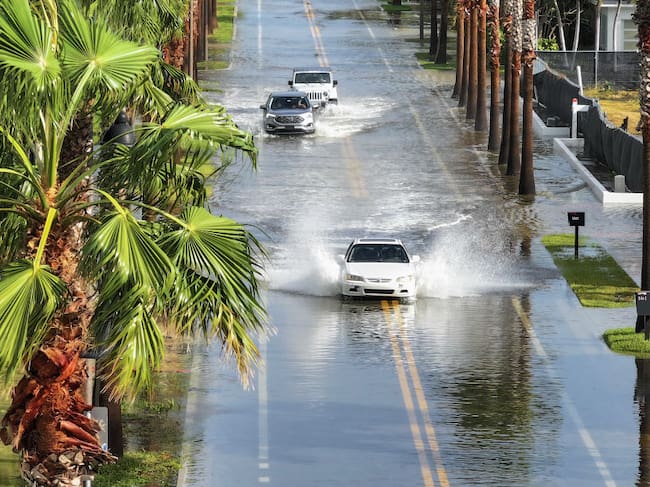 El huracán Helene provoca que las calles se inunden en la ciudad de Saint Pete Beach del estado de Florida en Estados Unidos
