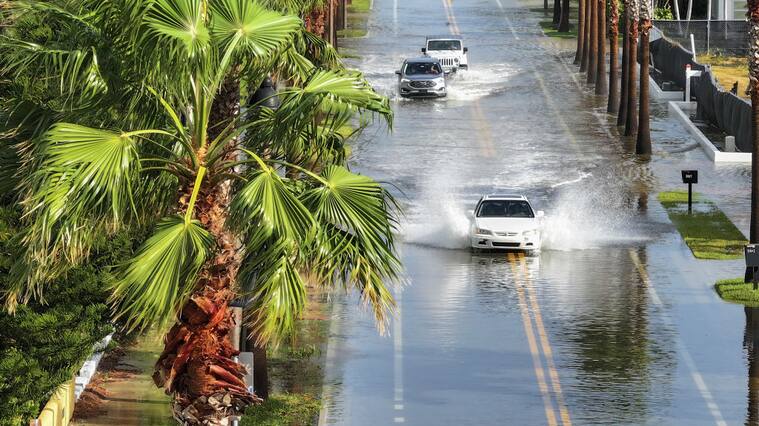 El huracán Helene provoca que las calles se inunden en la ciudad de Saint Pete Beach del estado de Florida en Estados Unidos