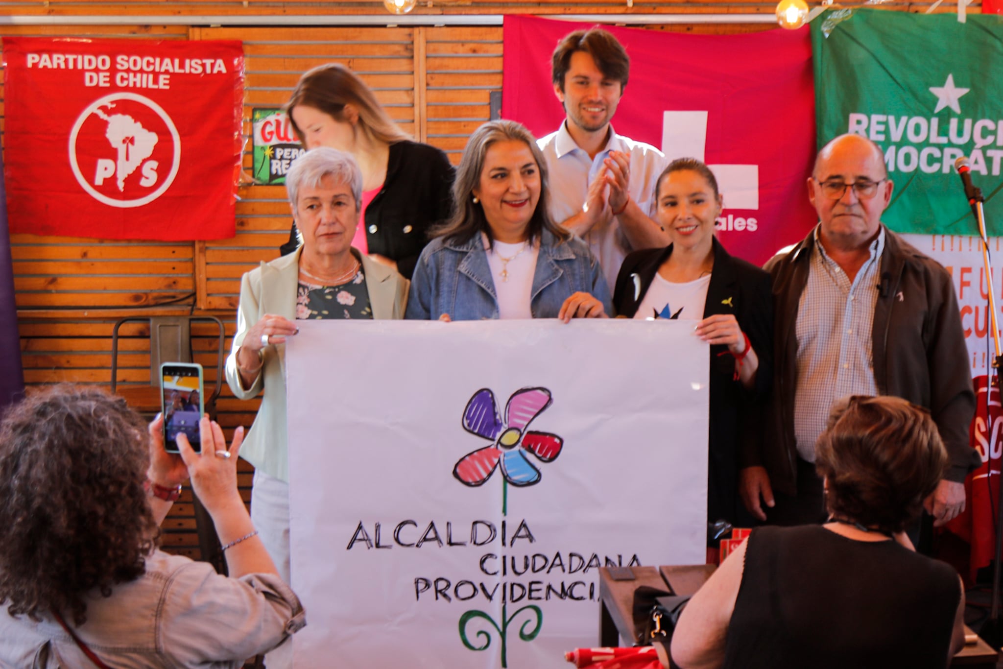 06 de ABRIL de 2024 / PROVIDENCIA
Los partidos del oficialismo presentan la "Alcaldía Ciudadana de Providencia", con una serie de candidatos que buscan llegar hasta el municipio de la comuna.
FOTO: JESÚS MARTÍNEZ / AGENCIAUNO